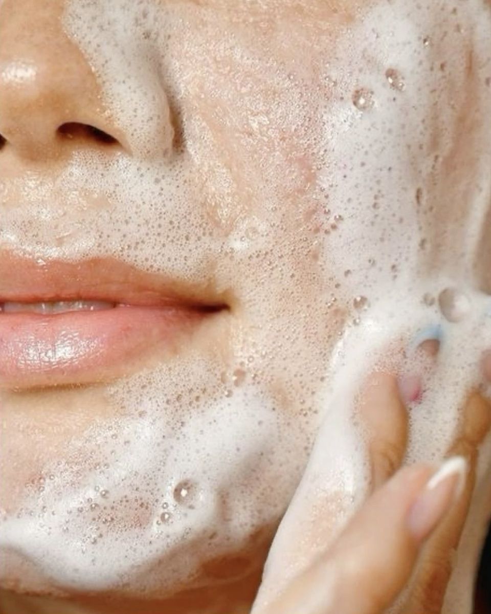 JABÓN ACUOSO - Eyenlip Ceramide Apple Cleansing Foam